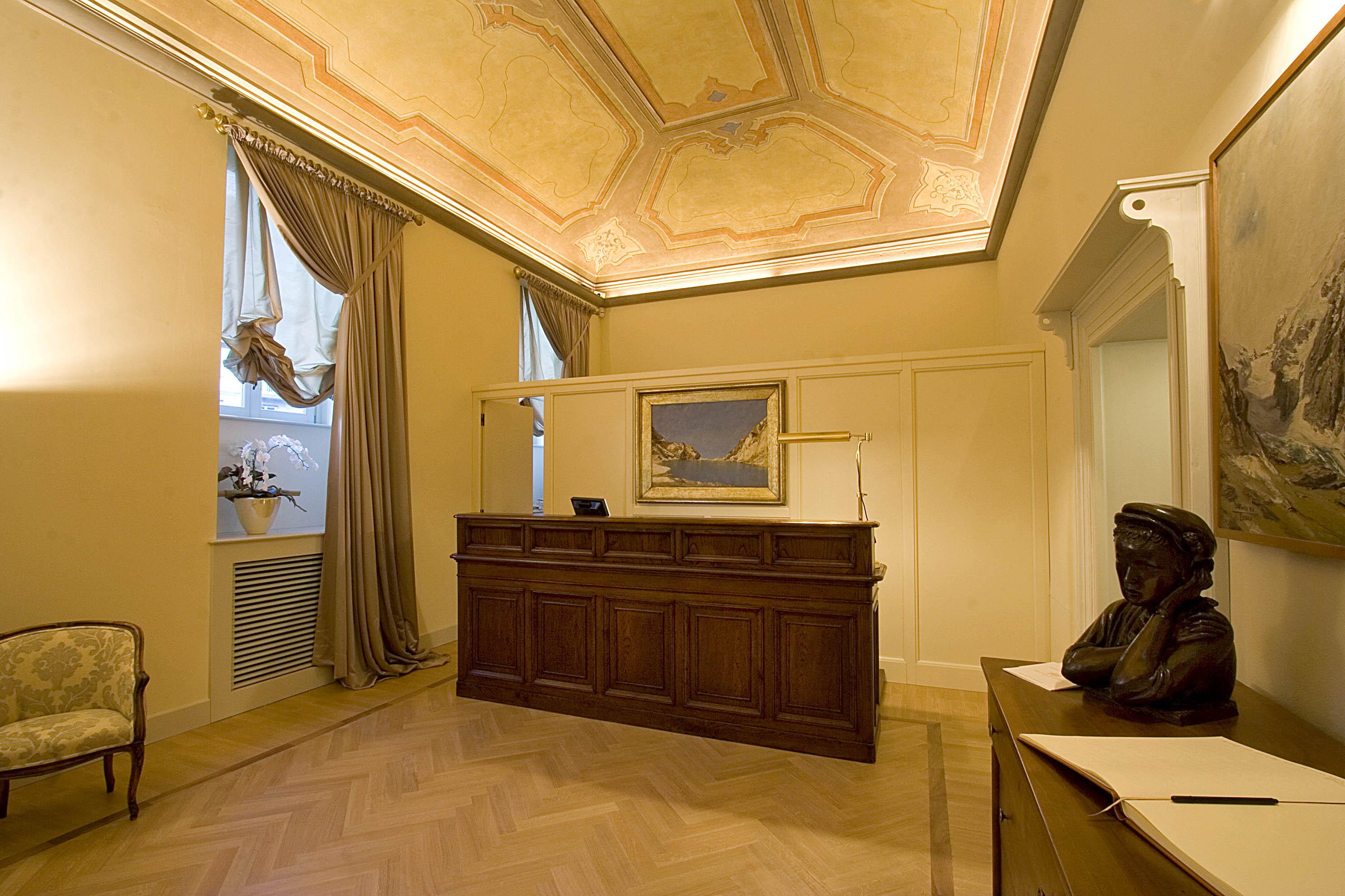 Grand Hotel Della Posta Sondrio Bagian luar foto