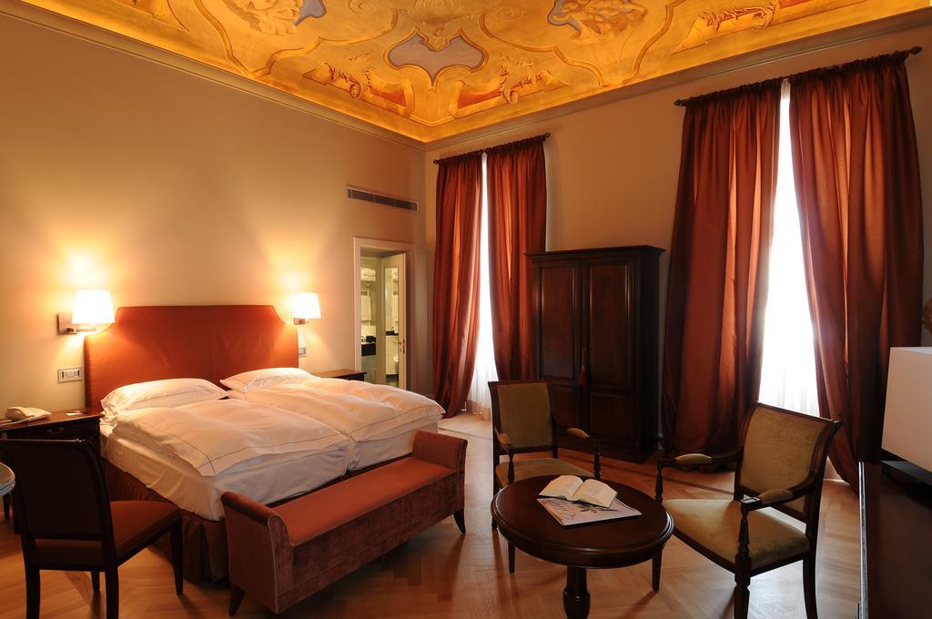 Grand Hotel Della Posta Sondrio Bagian luar foto